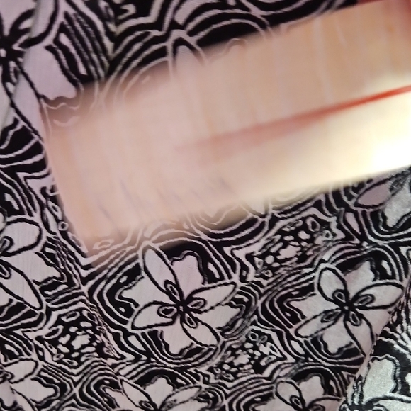 Floral Black and White Women's Size Large Sleevless Top With Crochet Detail - Picture 5 of 5